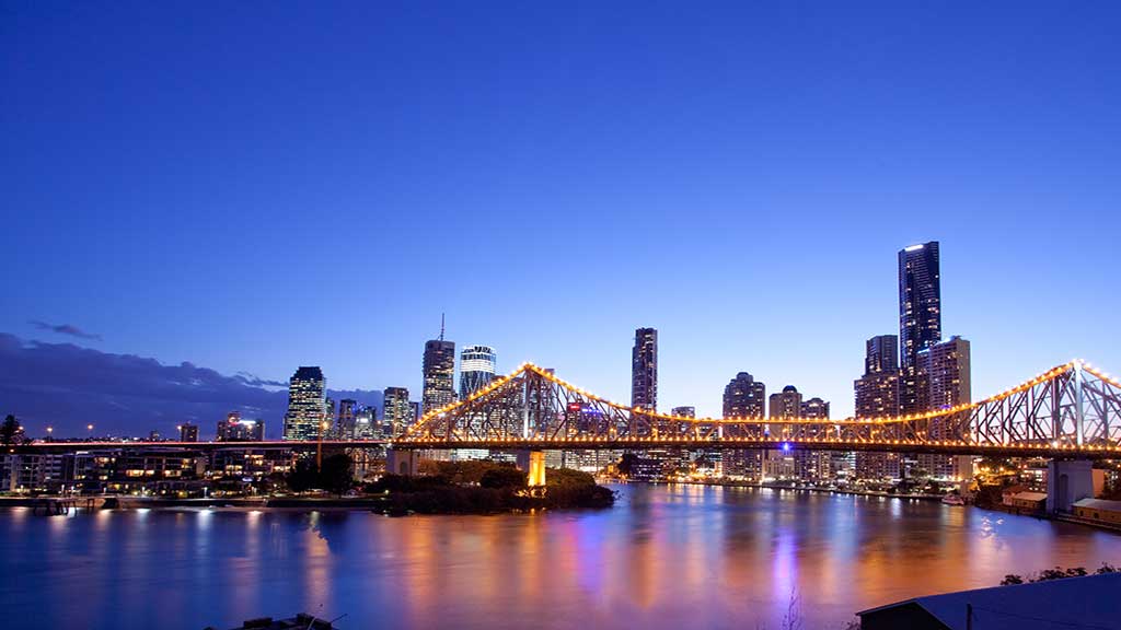 Brisbane bridge at nighttt